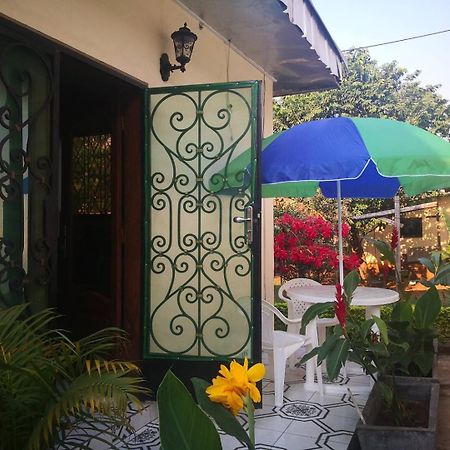 Tout Confort Avec Jardin Entree Bastos Yaoundé Exteriér fotografie