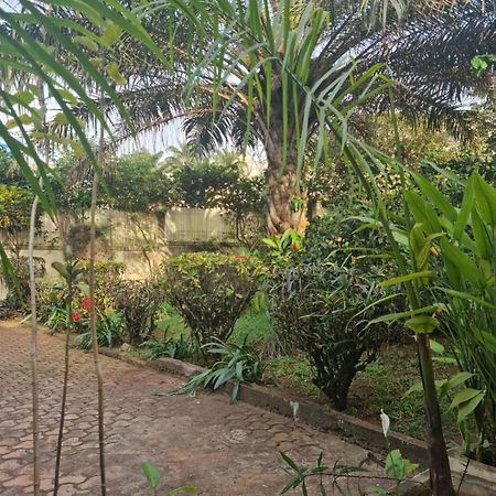 Tout Confort Avec Jardin Entree Bastos Yaoundé Exteriér fotografie