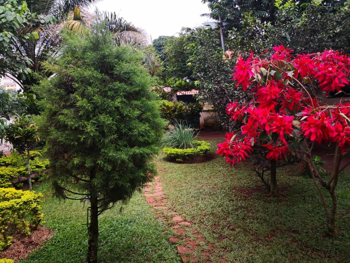 Tout Confort Avec Jardin Entree Bastos Yaoundé Exteriér fotografie