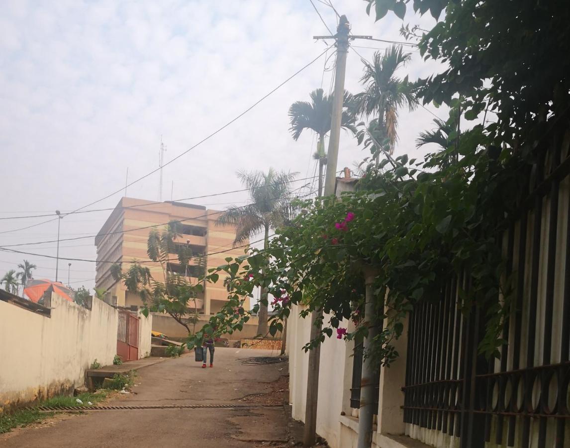 Tout Confort Avec Jardin Entree Bastos Yaoundé Exteriér fotografie