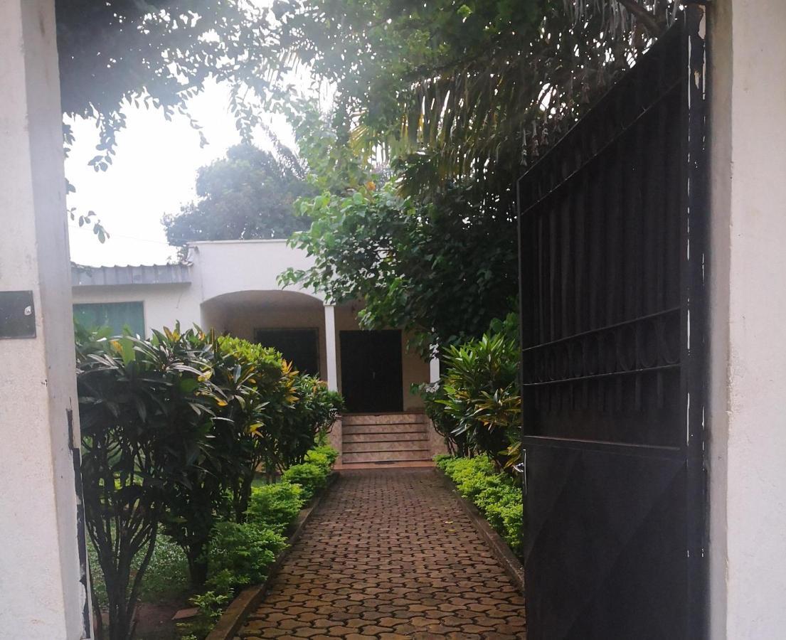 Tout Confort Avec Jardin Entree Bastos Yaoundé Exteriér fotografie