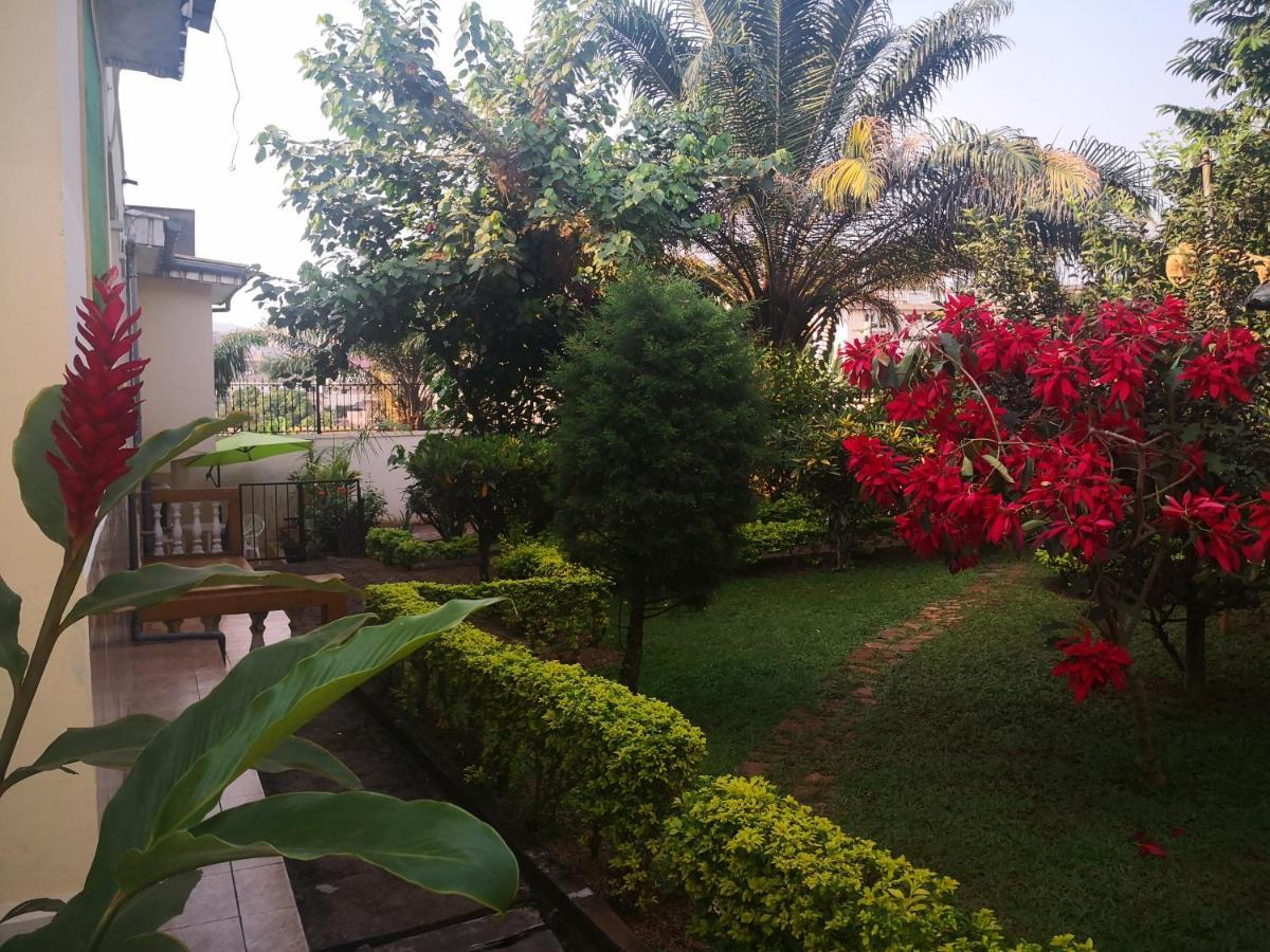 Tout Confort Avec Jardin Entree Bastos Yaoundé Exteriér fotografie