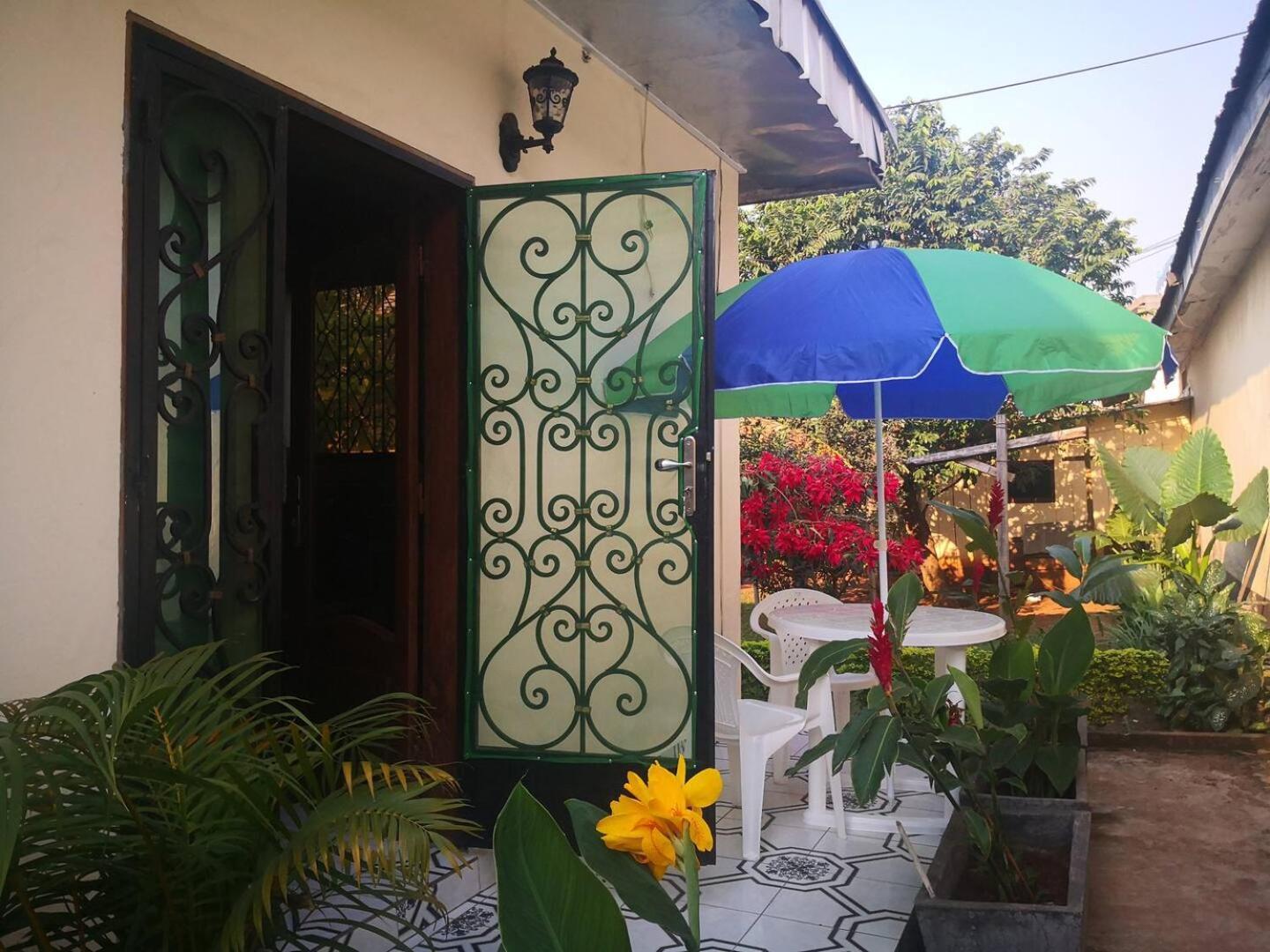Tout Confort Avec Jardin Entree Bastos Yaoundé Exteriér fotografie